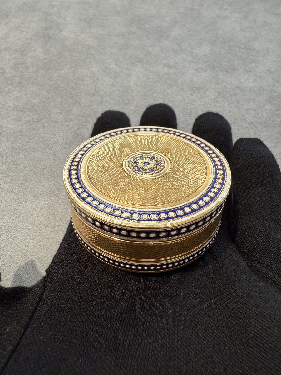 Tabacchiera in oro e smalti, Parigi 1774–1777