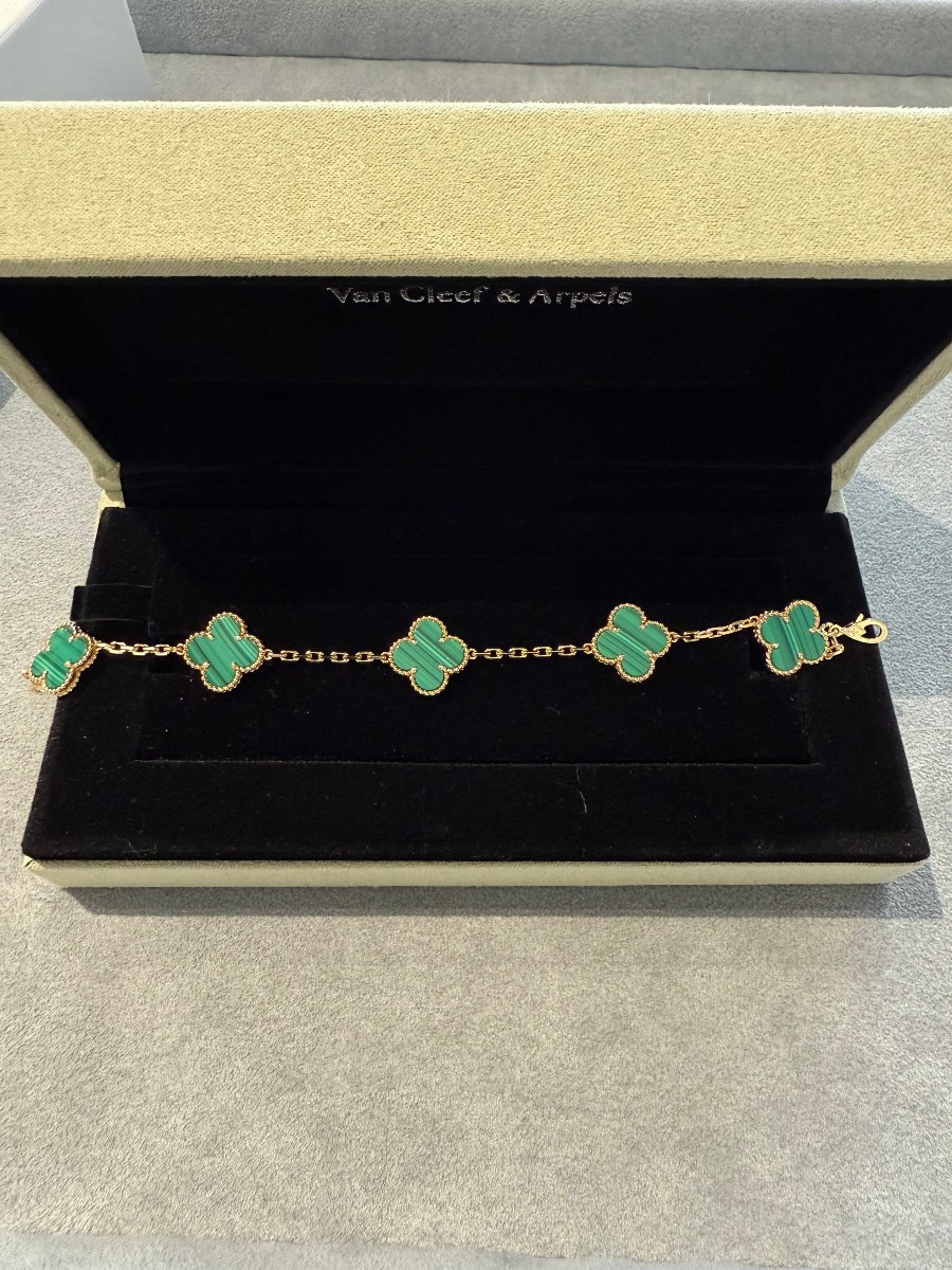 Van Cleef & Arpels – Bracciale Alhambra in oro giallo e malachite, pari al nuovo