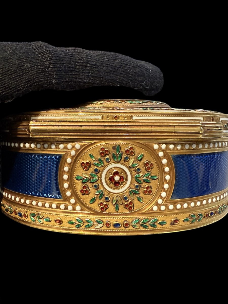 Tabacchiera ovale in oro 18 carati e smalti con miniatura   Francia (Parigi), ca. 1770–1790-photo-3
