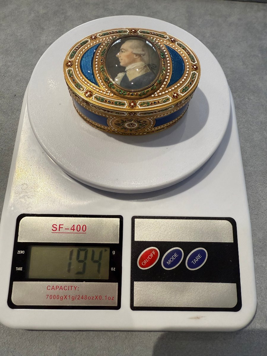 Tabacchiera ovale in oro 18 carati e smalti con miniatura   Francia (Parigi), ca. 1770–1790-photo-1