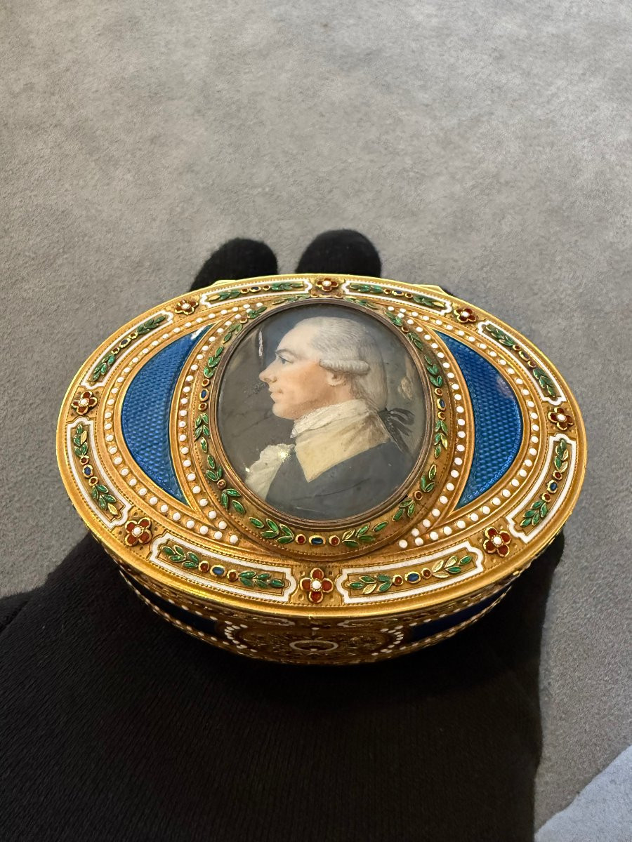 Tabacchiera ovale in oro 18 carati e smalti con miniatura   Francia (Parigi), ca. 1770–1790-photo-5
