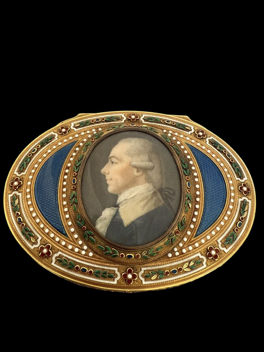 Tabacchiera ovale in oro 18 carati e smalti con miniatura   Francia (Parigi), ca. 1770–1790-photo-8