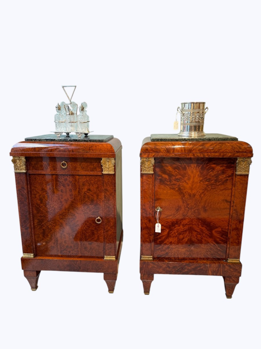 Coppia di comodini francesi in radica di tuia, XIX secolo