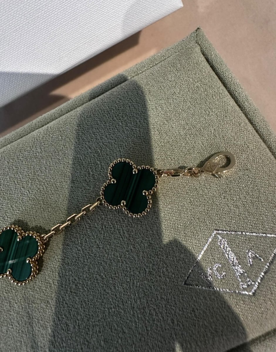 Van Cleef & Arpels Vintage Alhambra – Bracciale 5 Motivi in Oro Giallo 18 kt e Malachite-photo-3