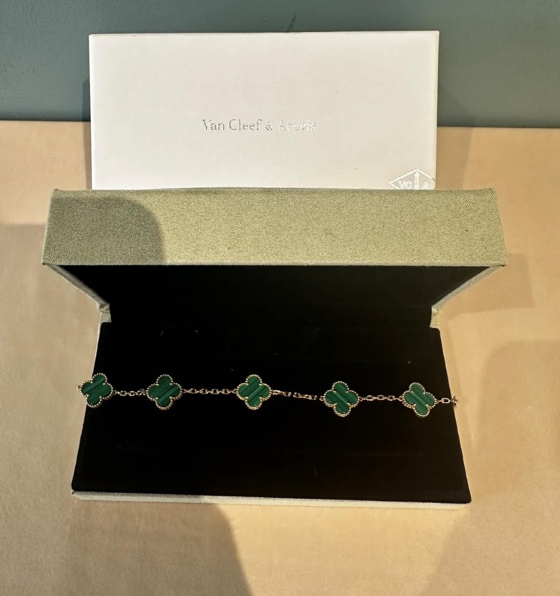 Van Cleef & Arpels Vintage Alhambra – Bracciale 5 Motivi in Oro Giallo 18 kt e Malachite