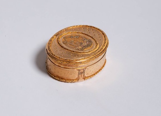 Raffinata tabacchiera francese in oro 18 carati, fine XVIII secolo-photo-4