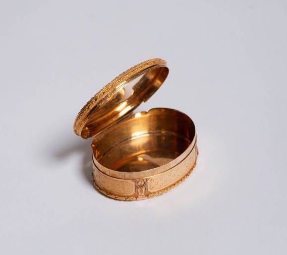 Raffinata tabacchiera francese in oro 18 carati, fine XVIII secolo-photo-8