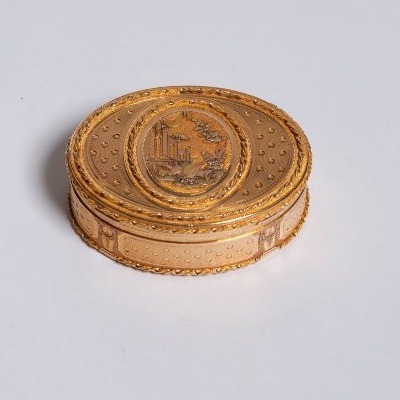 Raffinata tabacchiera francese in oro 18 carati, fine XVIII secolo