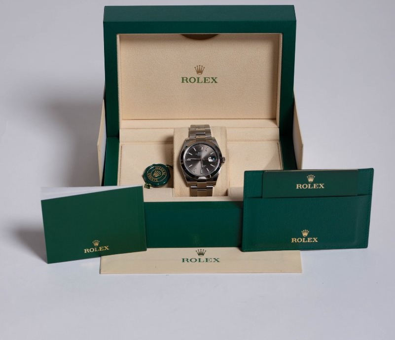 Rolex Oyster Perpetual Datejust 41 Ref. 126300 – Full Set – Mai Indossato (2022)