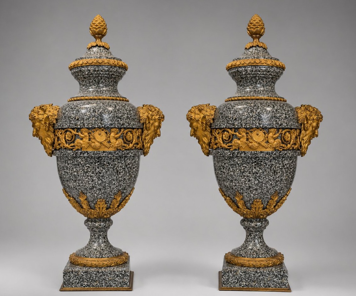 Coppia di vasi con coperchio in porfido grigio e bronzi, attribuiti a Pierre-Philippe Thomire