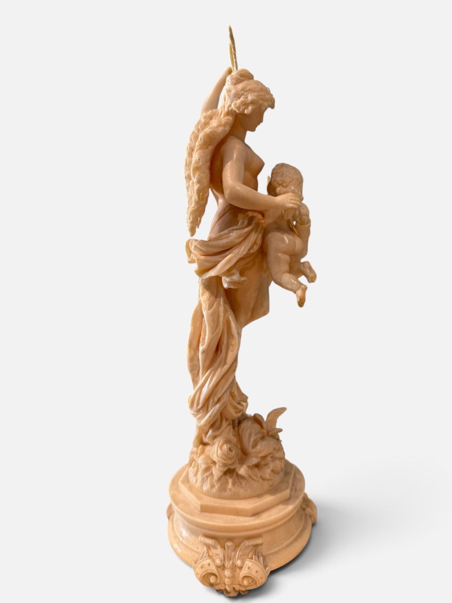 Grande gruppo scultoreo in avorio raffigurante Venere e Cupido-photo-2