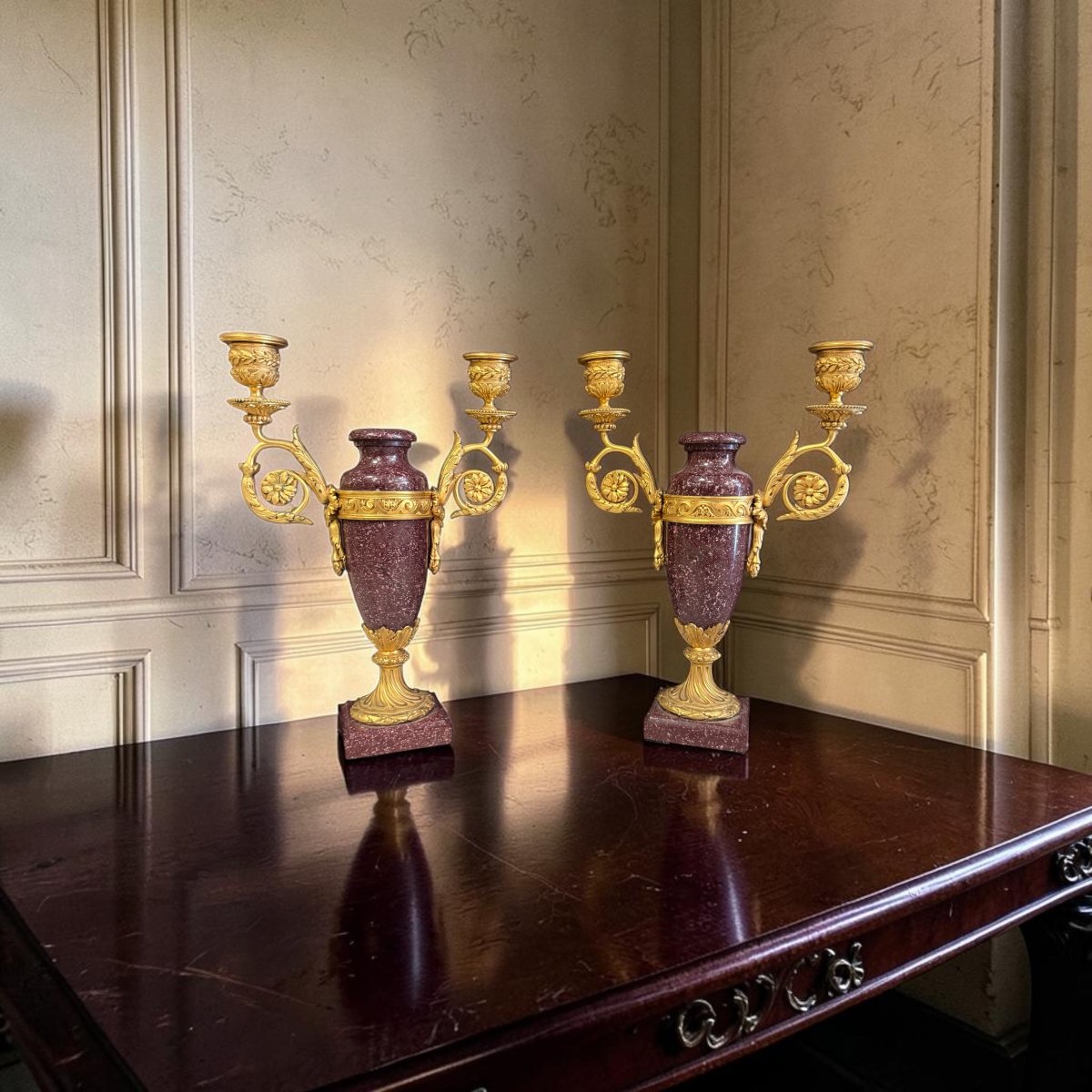 Coppia di candelieri Impero in porfido rosso e bronzo dorato, Francia, inizi del XIX secolo-photo-2