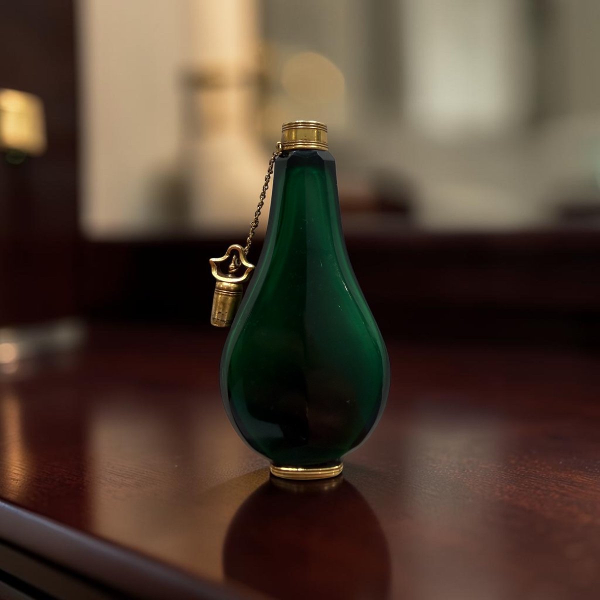 Raffinato flacone da profumo francese in vetro verde sfaccettato e oro 18 carati-photo-3