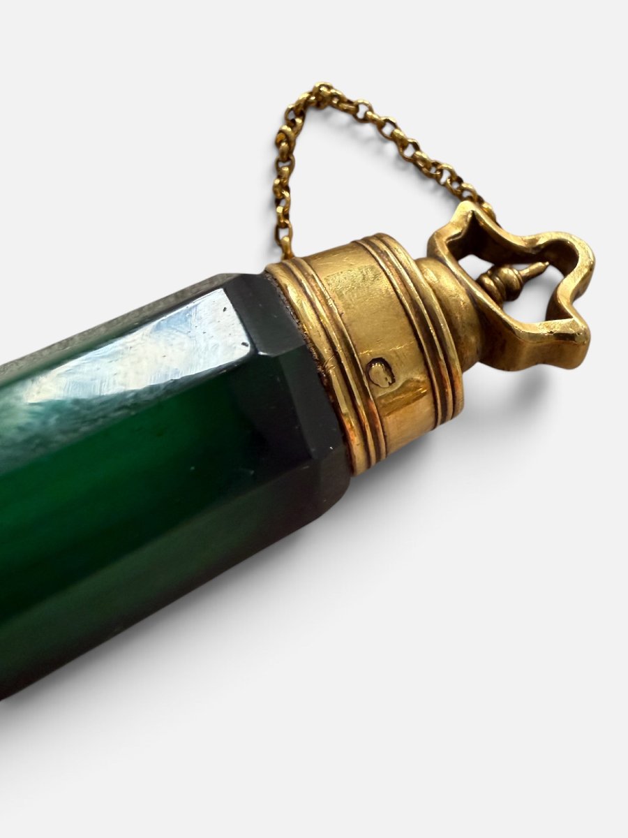 Raffinato flacone da profumo francese in vetro verde sfaccettato e oro 18 carati-photo-3