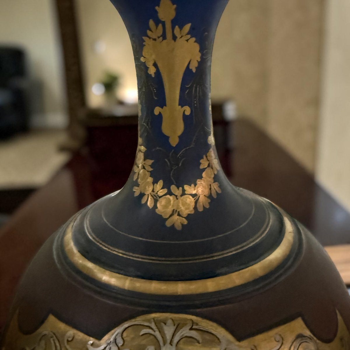 Coppia di grandi vasi neoclassici francesi in porcellana policroma e dorata – Francia-photo-1