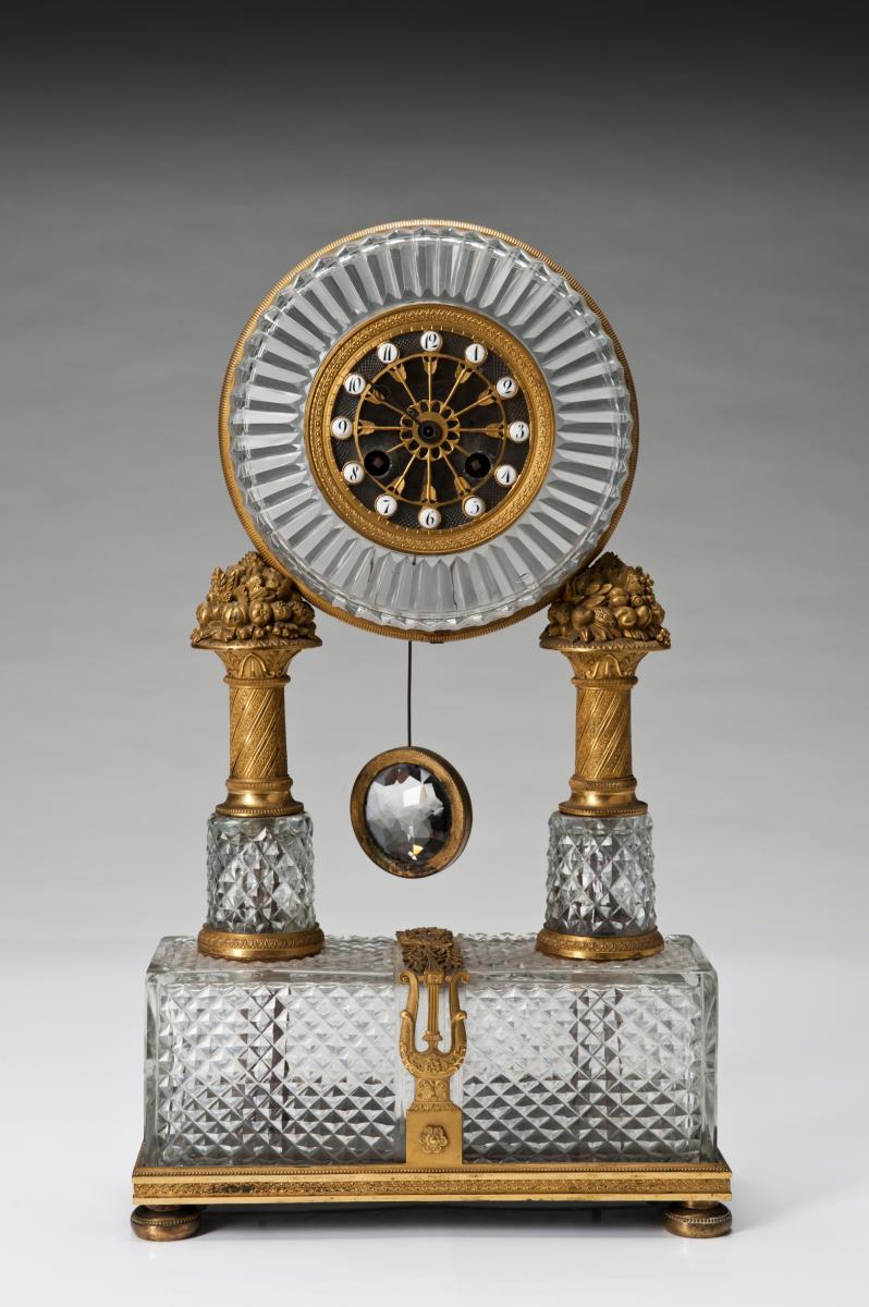 Pendule En Bronze XIXeme Siecle 25cm X 10cm X 45cm