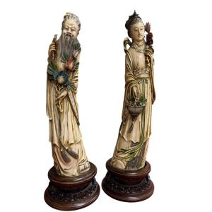 Coppia di grandi figure in avorio scolpito e policromato