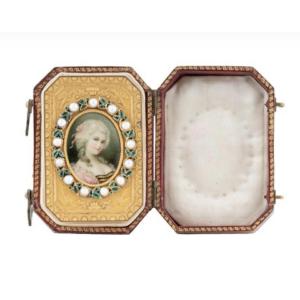 Tabacchiera in oro con miniatura firmata Jean-Baptiste Isabey (Nancy 1767 – Parigi 1855)