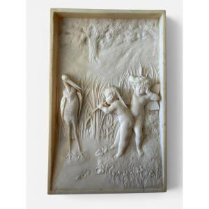 Placca in avorio scolpito con putti alati e airone Germania, seconda metà del XIX secolo