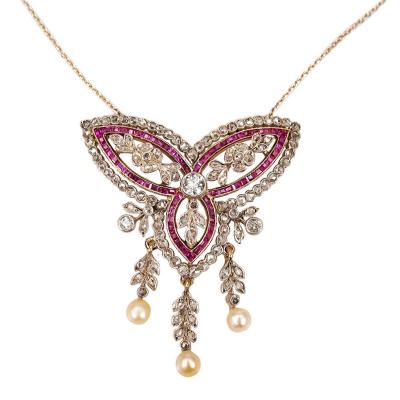 Very Luxurious Necklace Decorated With The Highest Quality Of  Burmese Rubies (formerly Myanmar) , Cut Diamonds And Pearls.