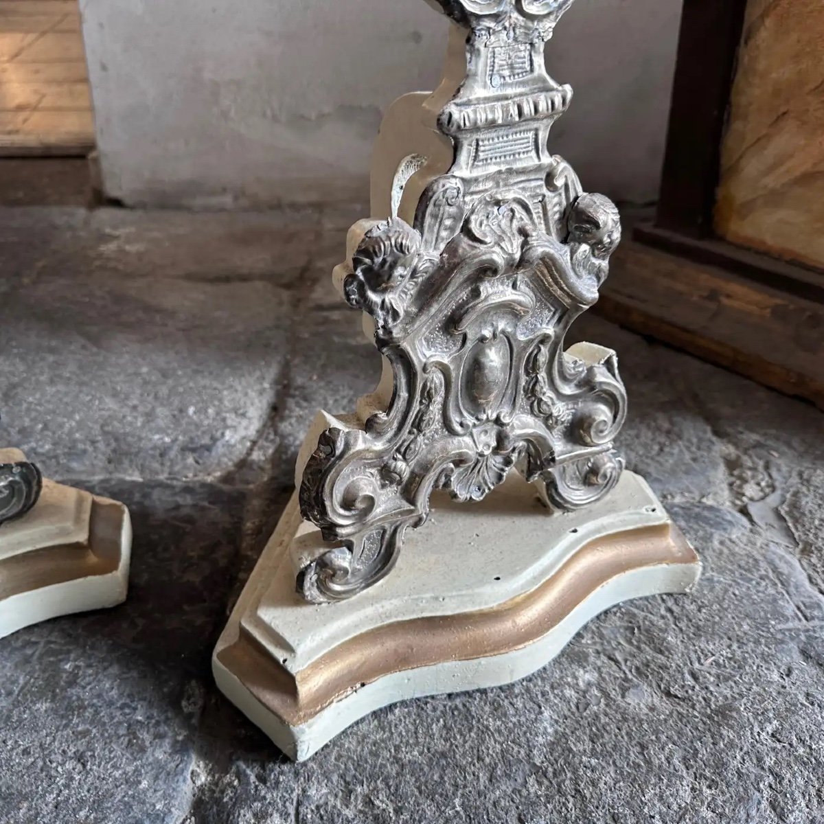 Coppia di torce siciliane in legno ricoperte di metallo del XVIII secolo-photo-6