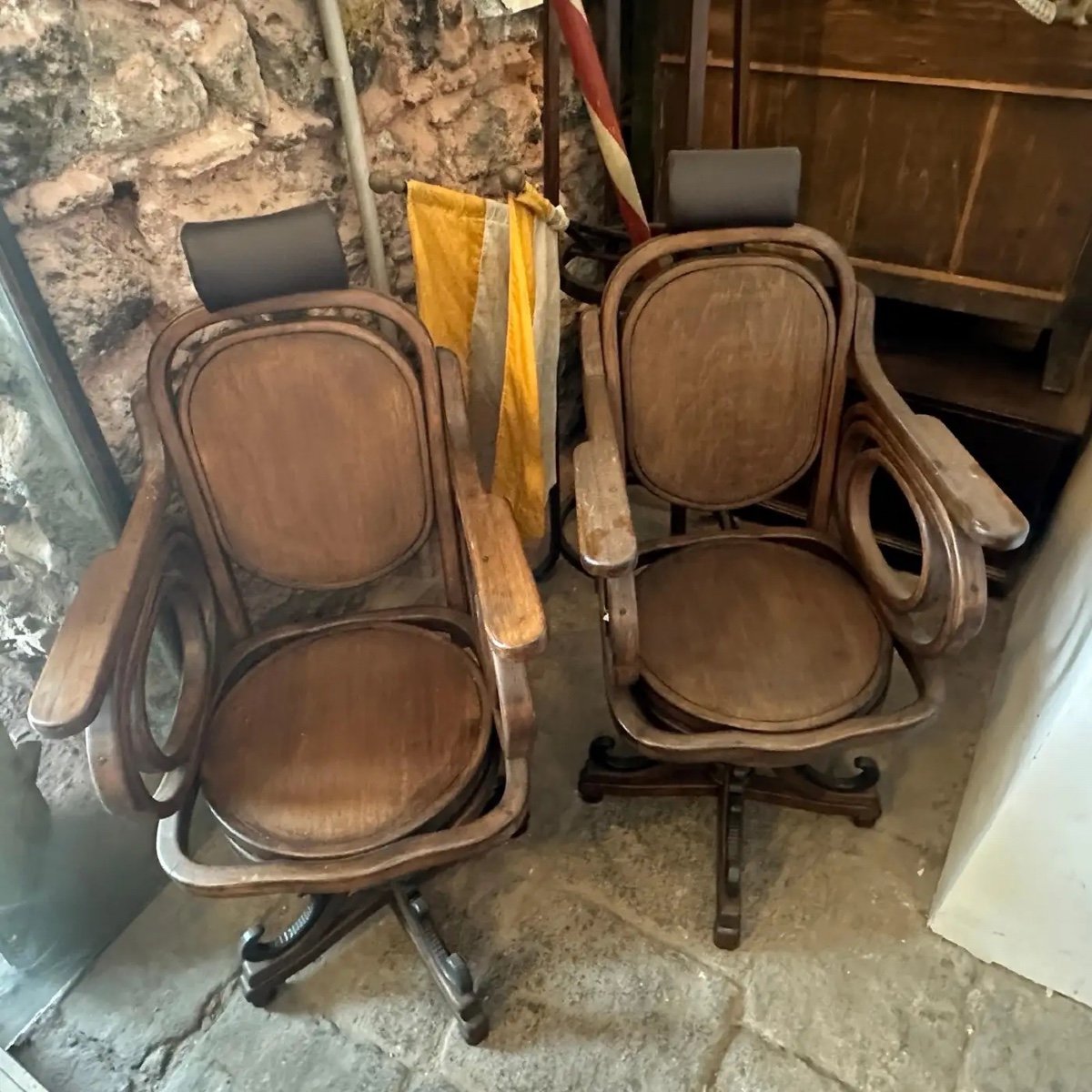 Set di due sedie girevoli da barbiere Thonet italiano Art Nouveau del 1900-photo-4