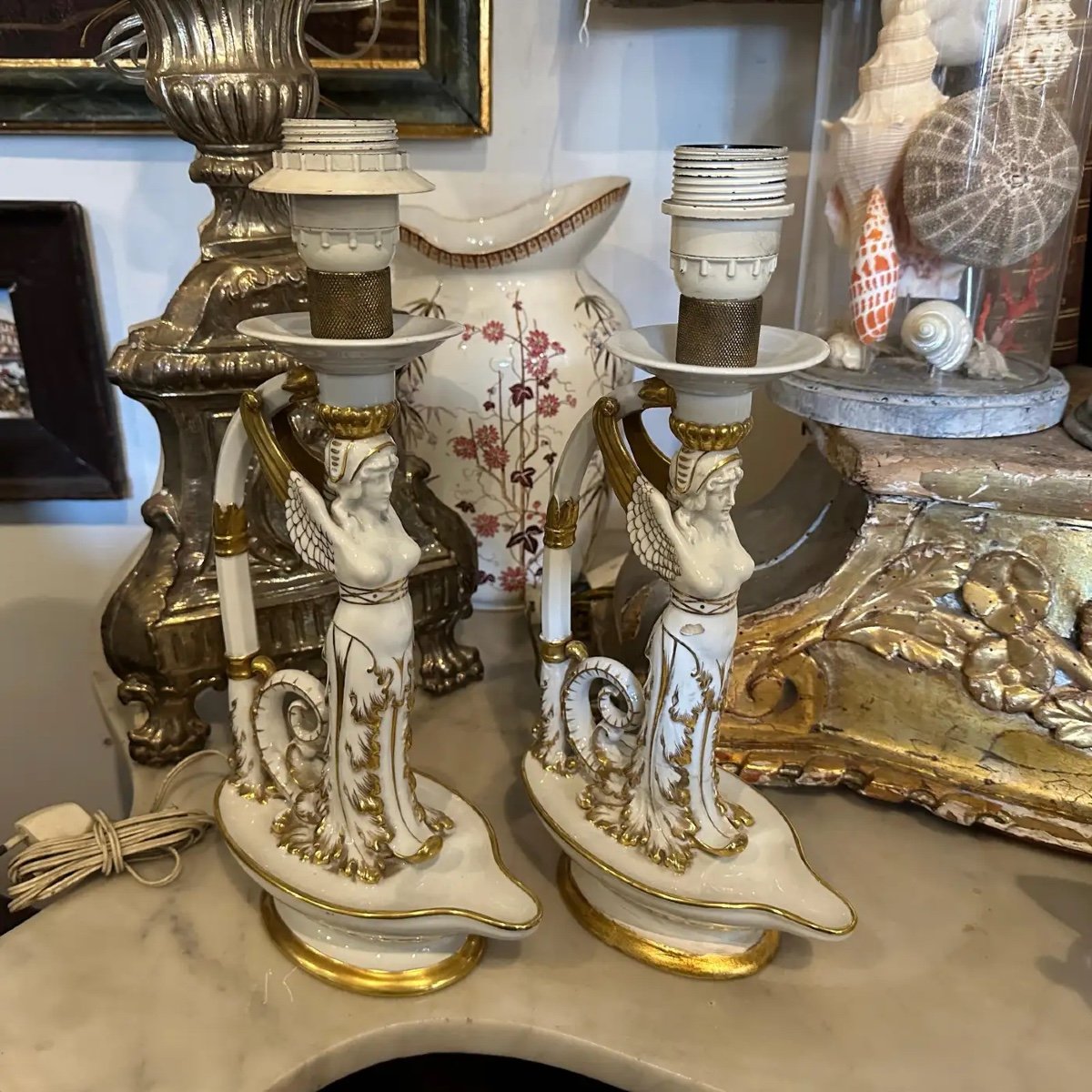 Set di due lampade da tavolo neoclassiche in porcellana di Capodimonte bianca e oro, 1900-photo-1