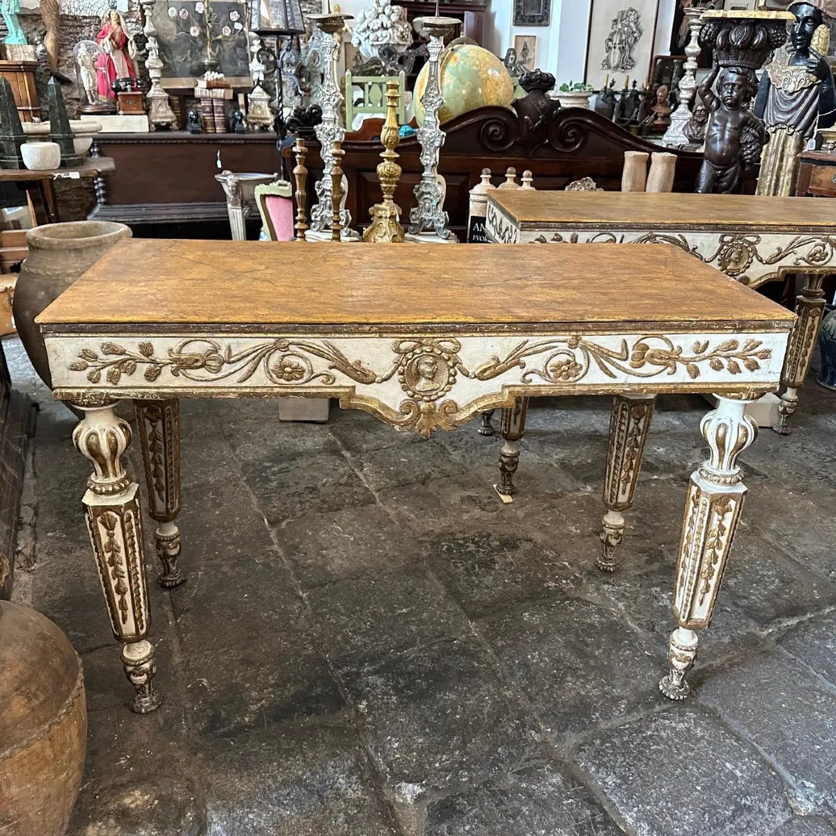 Coppia di console italiane Luigi XVI in legno laccato avorio e dorato-photo-2