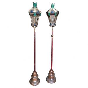 Due lampioni da parata religiosa del 1850 in ferro e legno