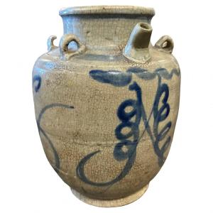 Brocca cinese in ceramica bianca e blu della fine del XIX secolo