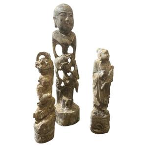 Tre statue in legno patinato di A. Stone della metà del XX secolo raffiguranti figure cinesi