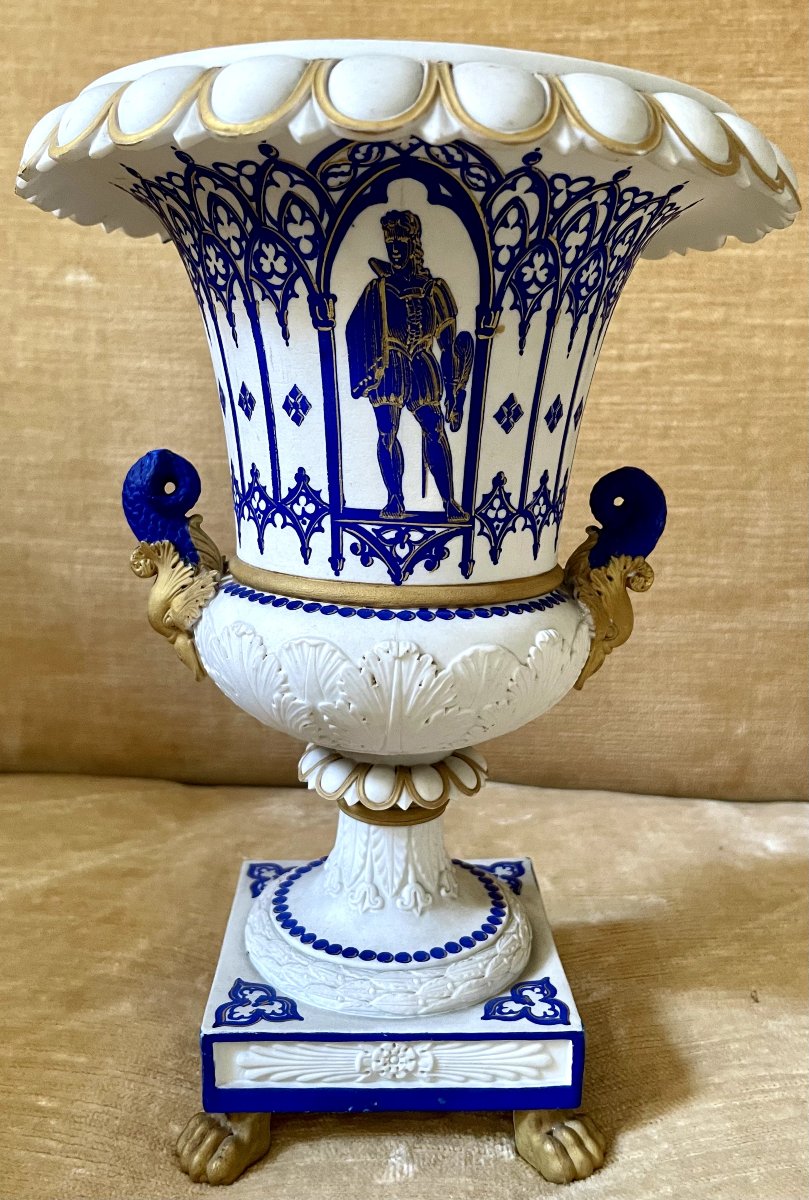 coppia di vasi medici in Biscuit con decori neogotici -photo-1