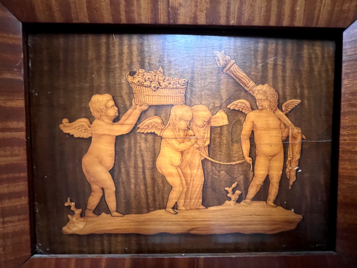 tarsia lignea con figure di putti -photo-1