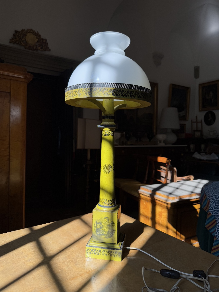 lume a petrolio  elettrificata di ascendenza nordica 