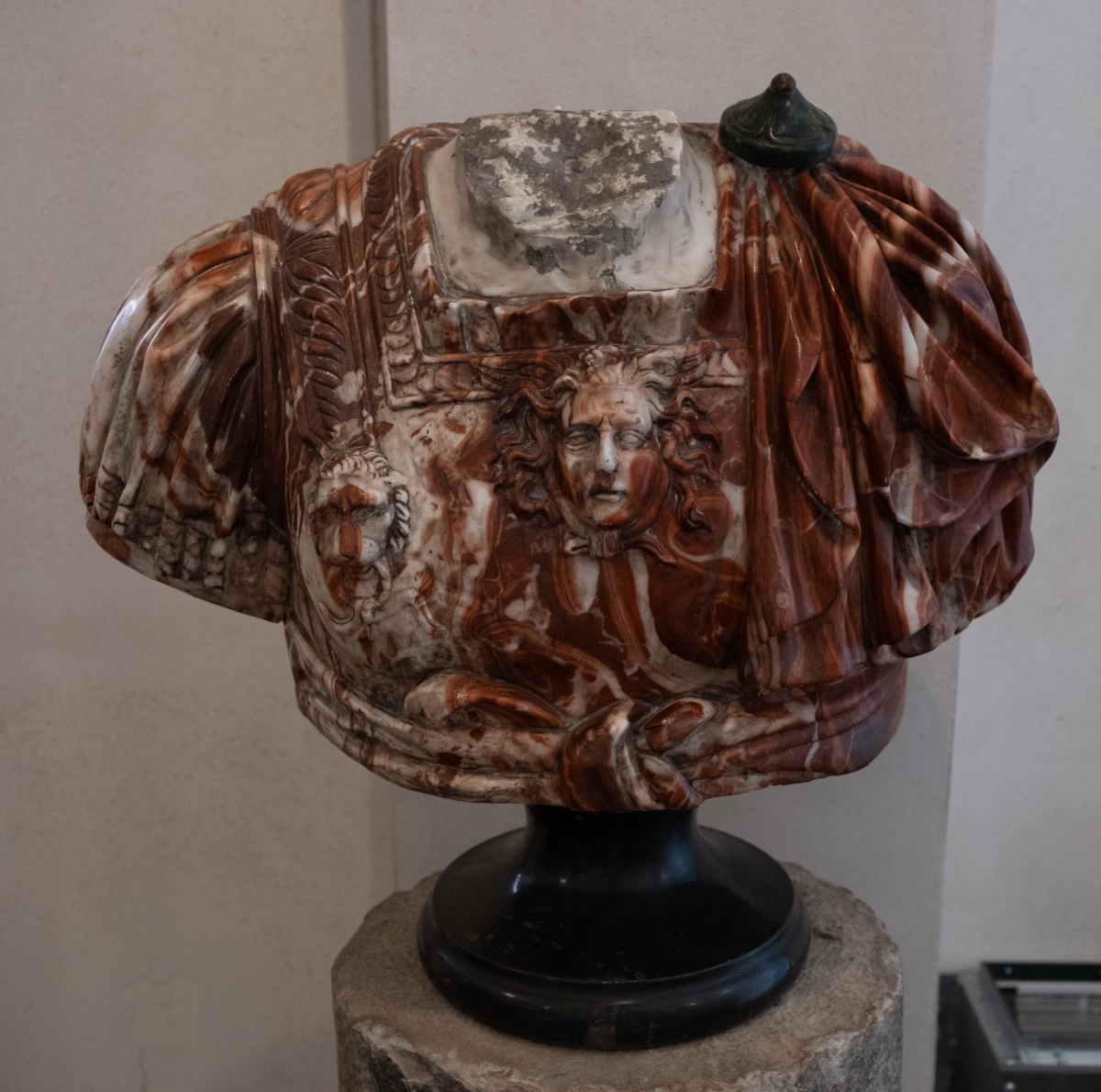 Busto in marmo di diaspro di Sicilia 