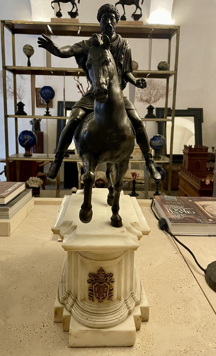 Busto in bronzo  di Marco Aurelio su base in marmo di carrara 