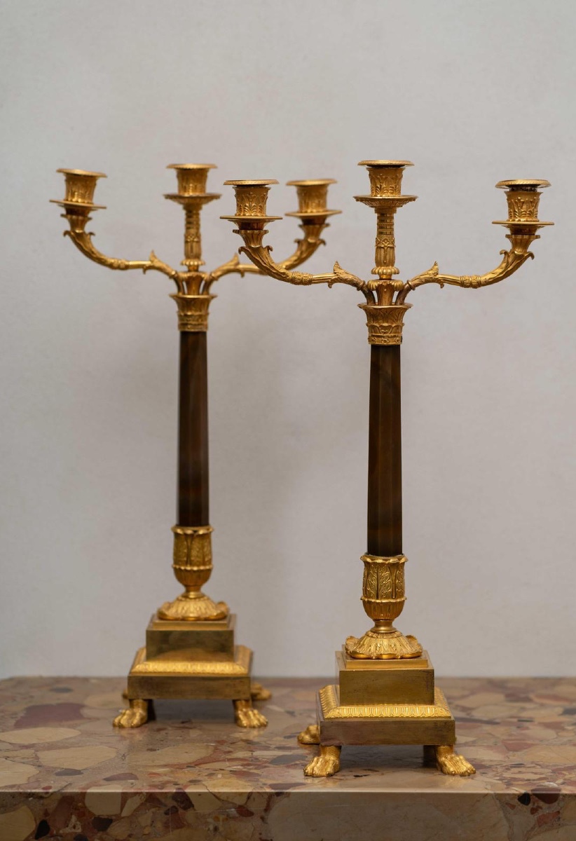 Pierre-Philippe Thomire (Parigi, 1751–1843) Coppia di candelabri Bronzo dorato con agata