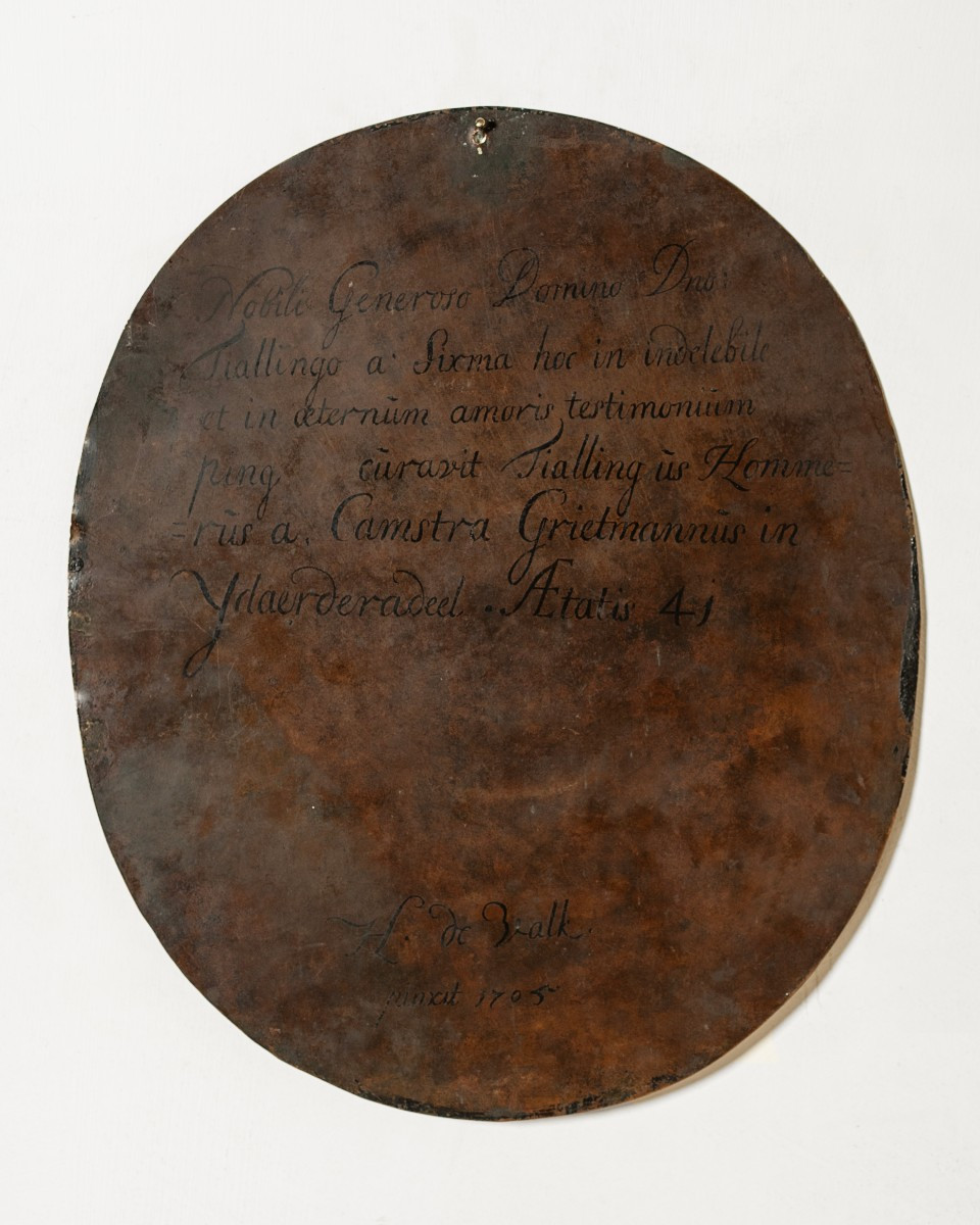 Andrik de Valk (1693–1717) Ritratto ovale del nobile Tialling Omero Vancastra-photo-2