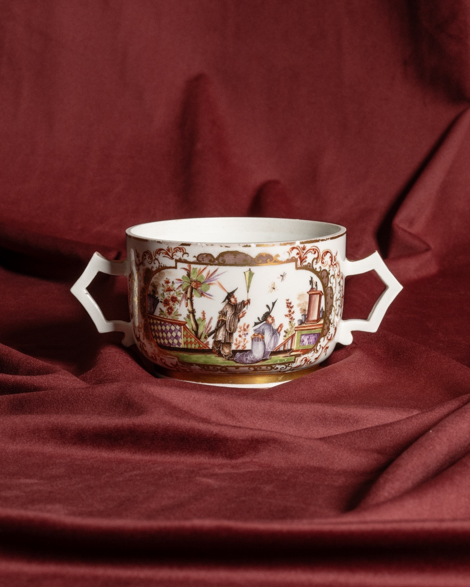 Tazza con decorazione policroma , Johann Gregorius Höroldt, manifattura Meissen 