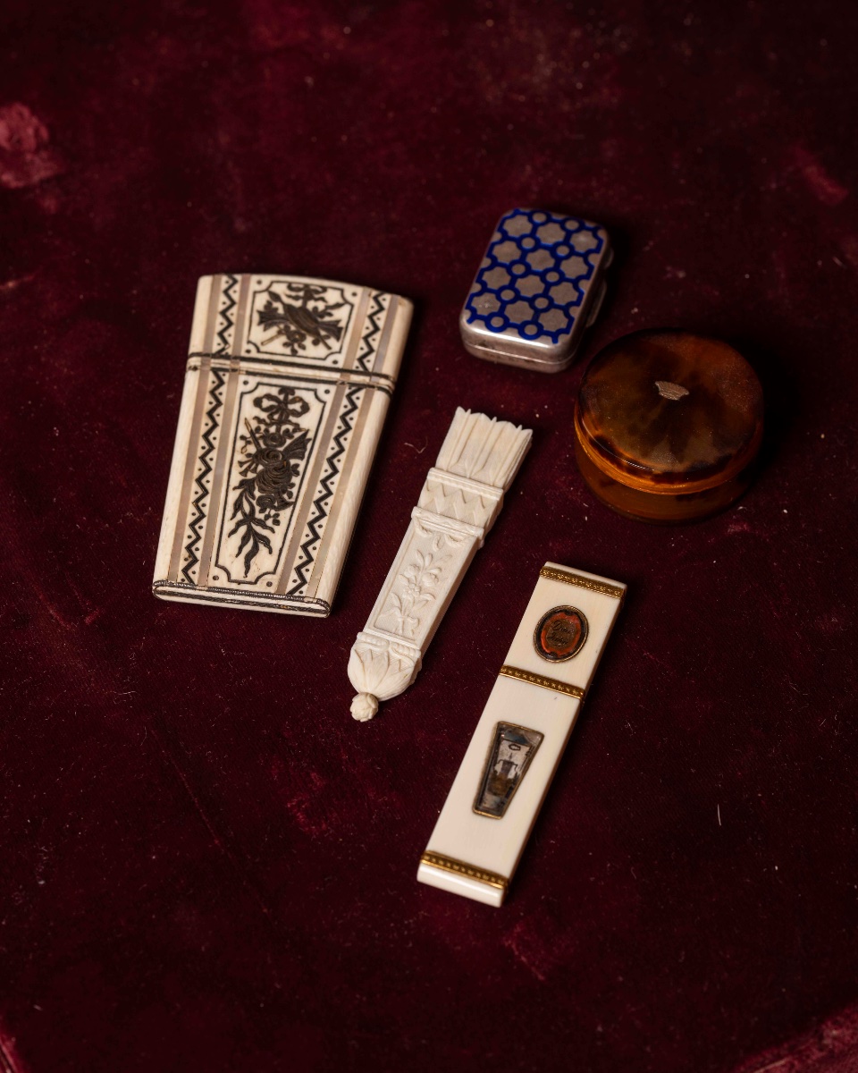 Set di astucci realizzati con materiali pregiati-photo-2