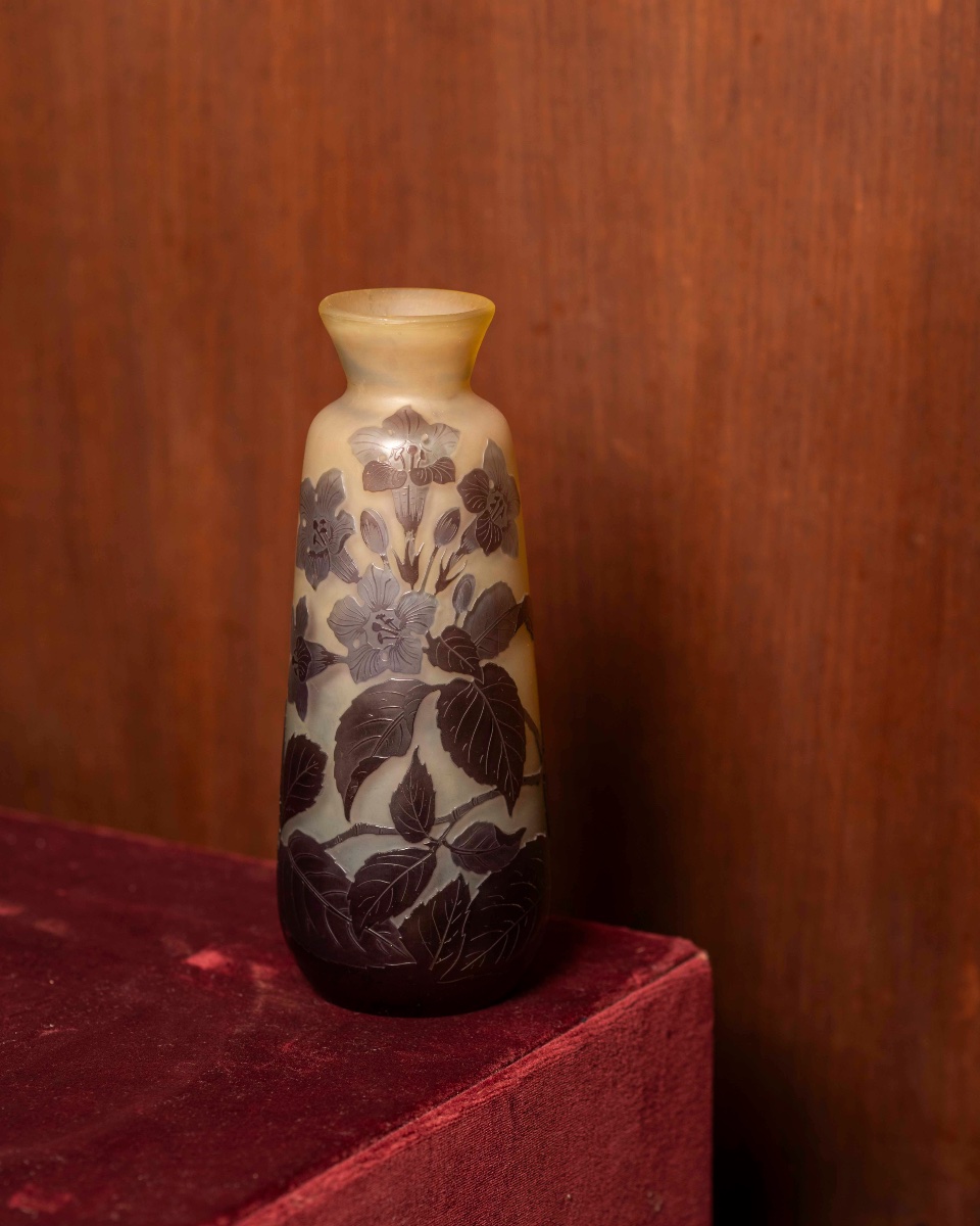Vaso in vetro in stile Art Nouveau dell’artista Emile Gallé
