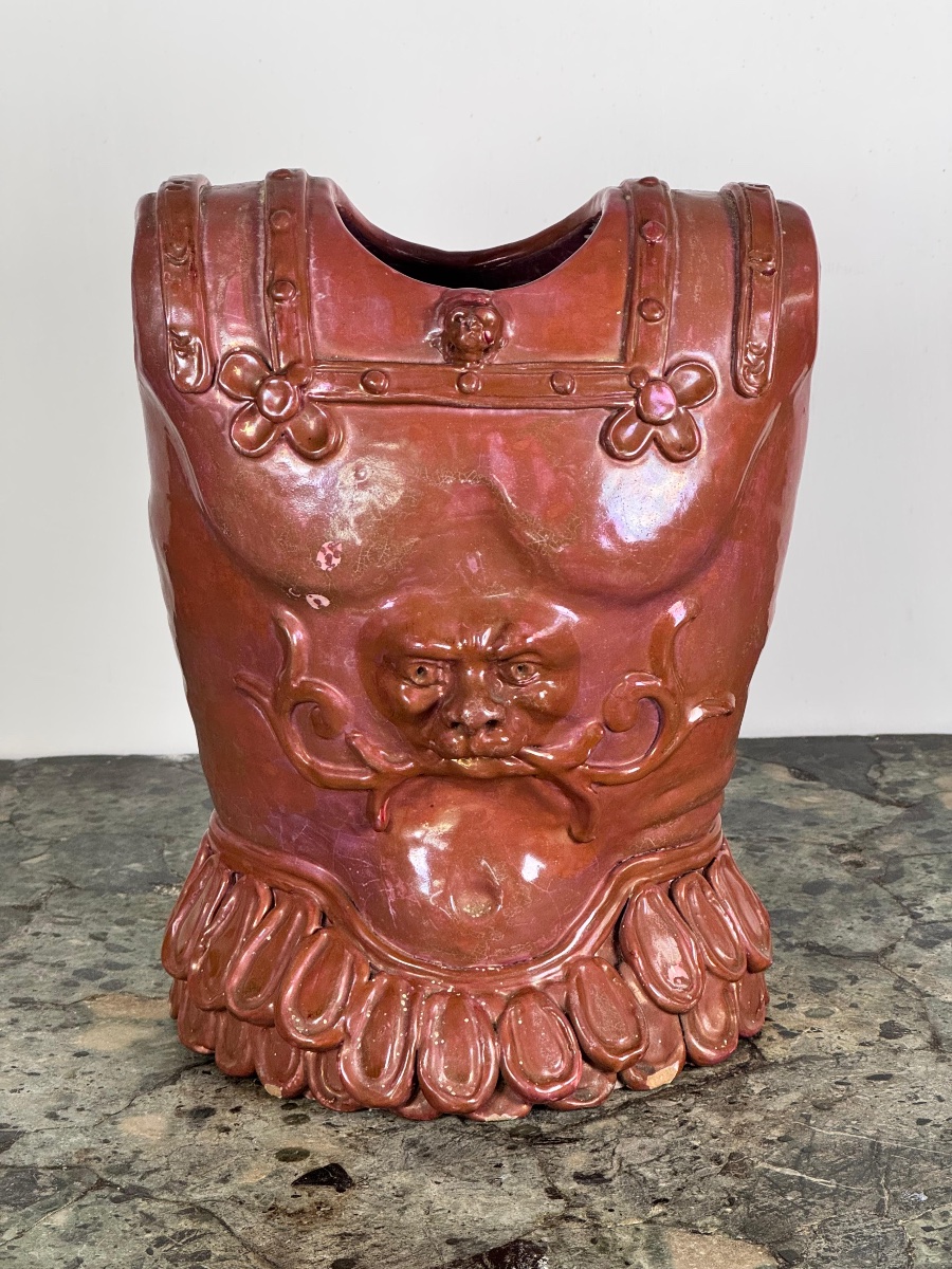 Vaso a busto-corazza in ceramica di Caltagirone, Sicilia, XX secolo
