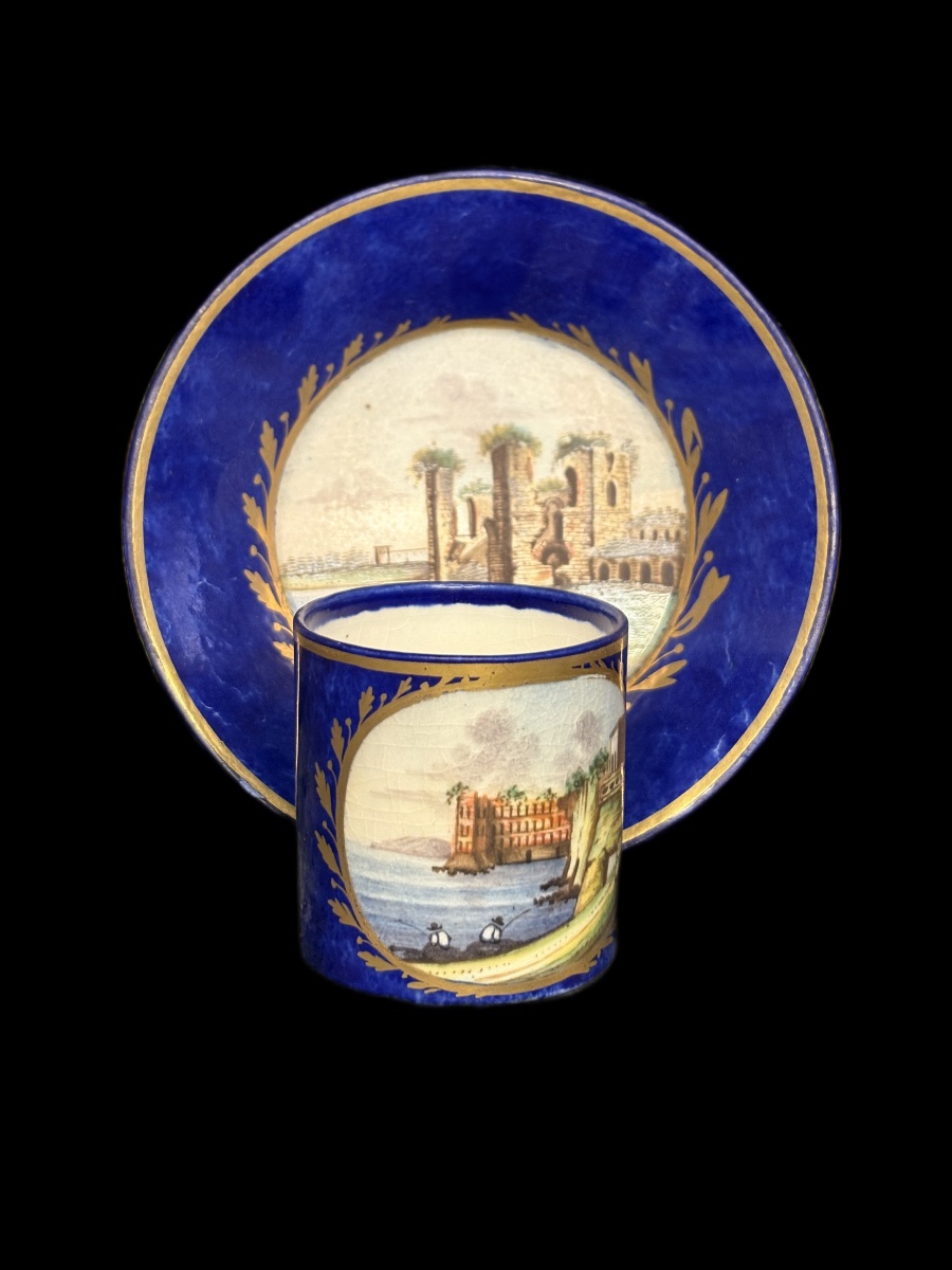 Tazza e piattino in porcellana, fondo blu e oro decorato a paesaggio, Manifattura Giustiniani-photo-3