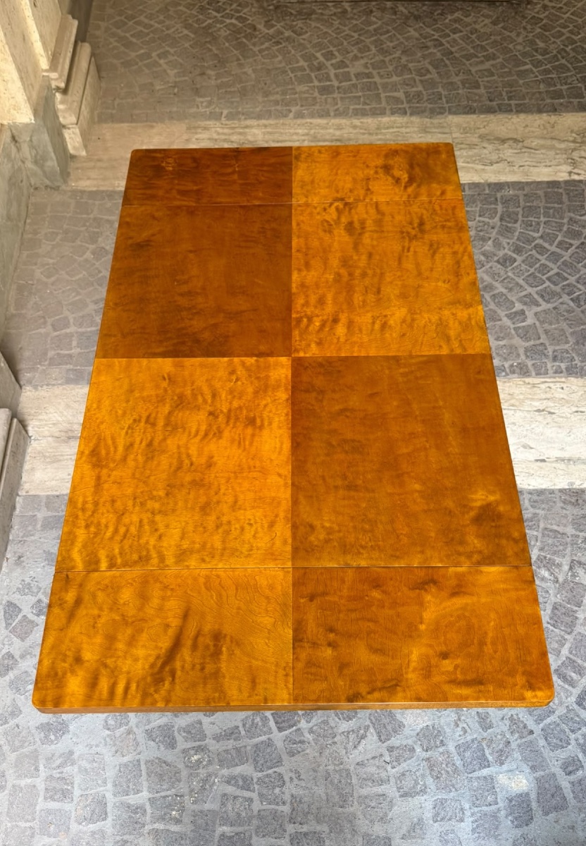 Tavolo Biedermeier con bandelle, in legno d'acero ed ebano, XIX secolo.-photo-4