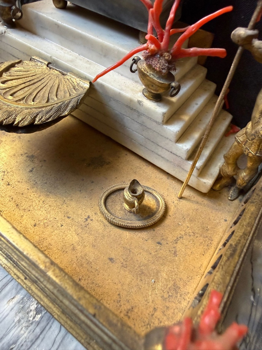 Altare votivo con crocefisso e simboli della Passione, Sicilia XVIII secolo-photo-1