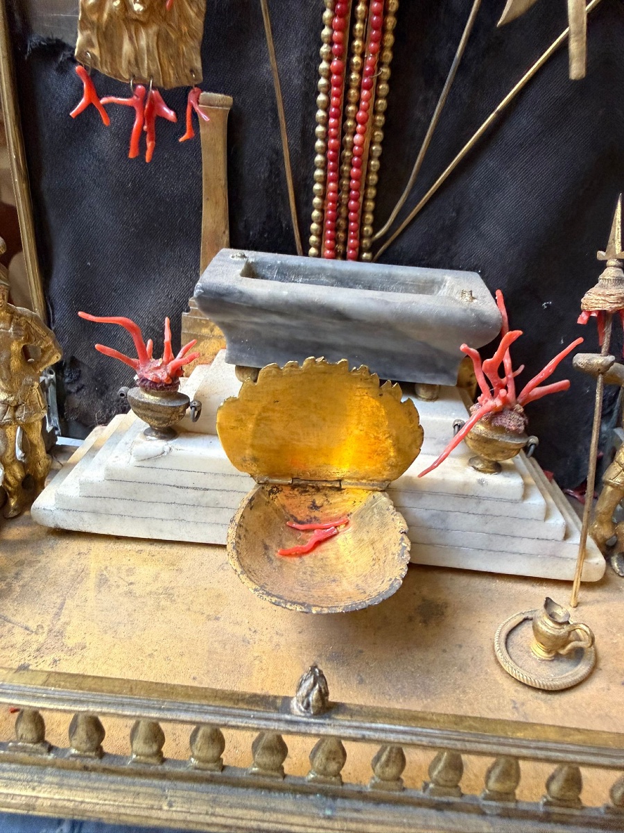 Altare votivo con crocefisso e simboli della Passione, Sicilia XVIII secolo-photo-2