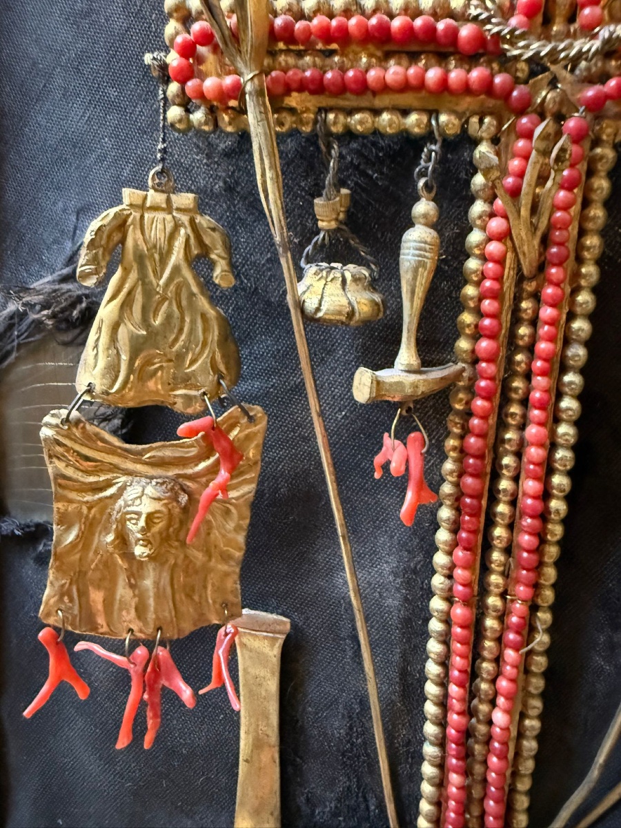 Altare votivo con crocefisso e simboli della Passione, Sicilia XVIII secolo-photo-3