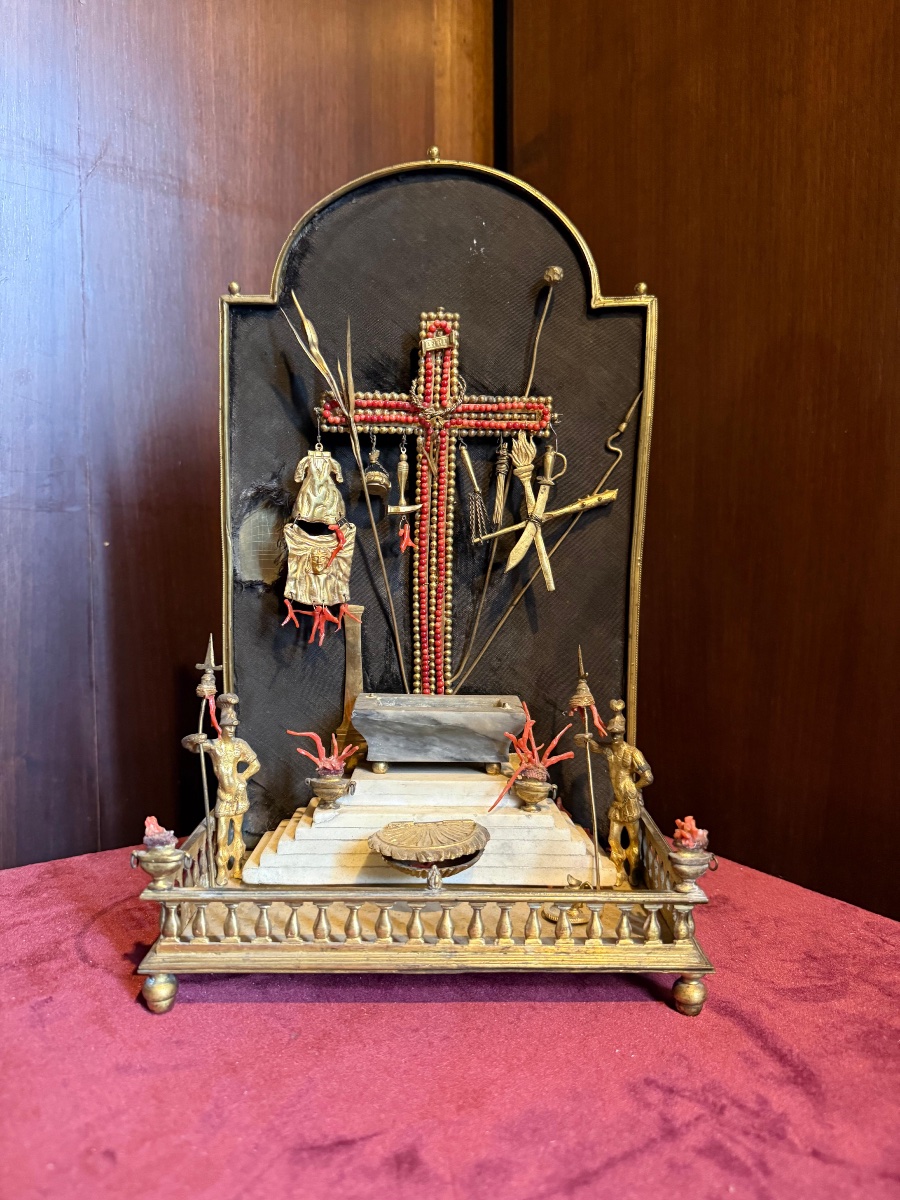 Altare votivo con crocefisso e simboli della Passione, Sicilia XVIII secolo