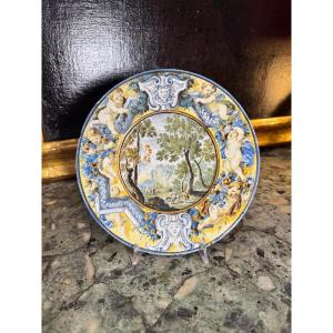 Piatto in maiolica di Castelli a “decoro a paese”, Carlo Antonio Grue, inizio XVIII secolo