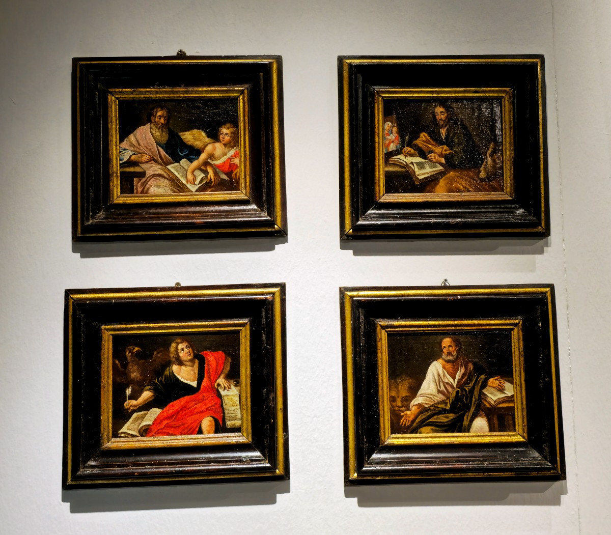 Quattro piccoli dipinti olio su tela entro cornici coeve raffiguranti "4 Evangelisti"